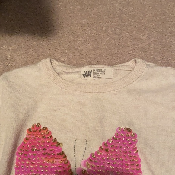 H&M Butterfly Girl Shirt - Picture 2 of 2